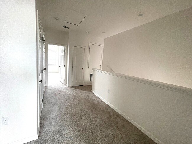 Building Photo - 1248 Stockwell Ave