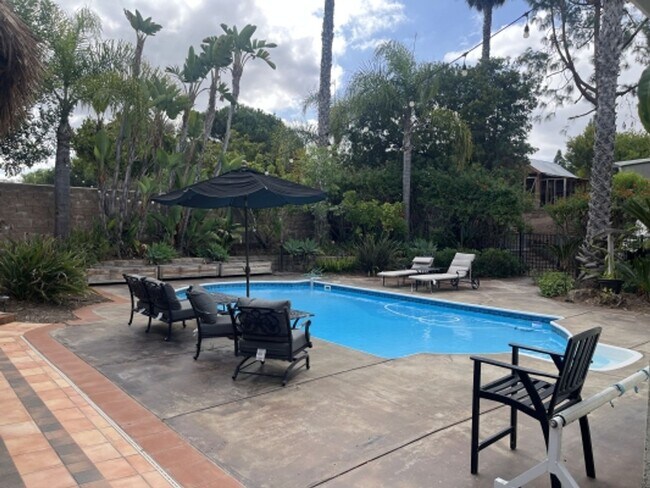 Building Photo - Stunning 4 bedroom Home with a Pool locate...