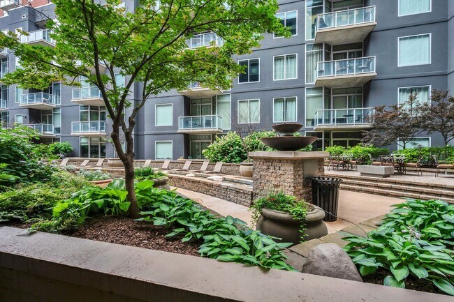 Building Photo - Awesome 1BE/1BA Condo in the Gulch w/2-res...