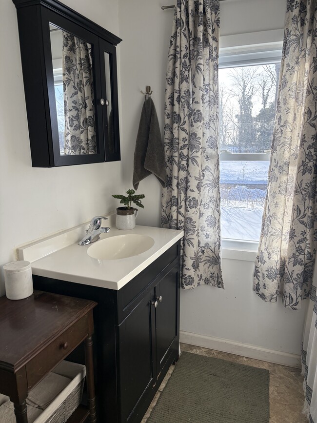 Building Photo - 1807 E Kings Hwy