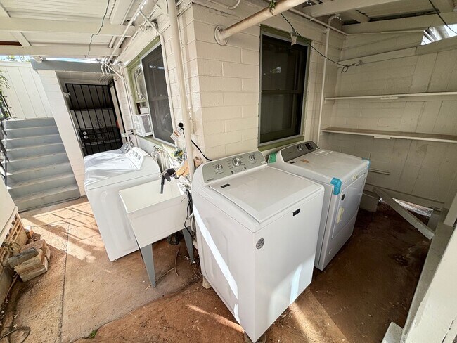 Building Photo - 3429 Wela St