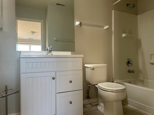 Building Photo - 1088 N Claremont Dr