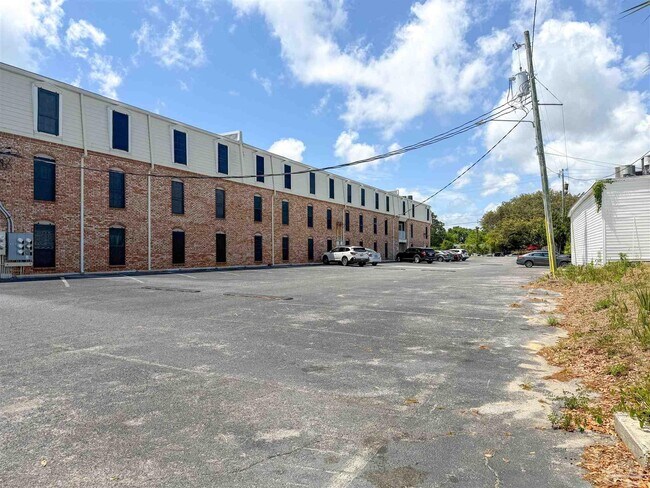 Building Photo - 600 Scenic Hwy
