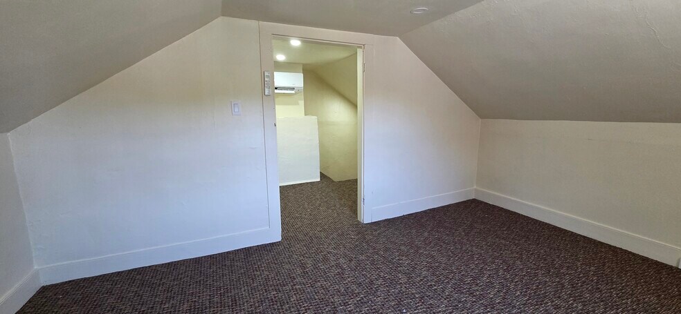 Building Photo - 335 N Main St