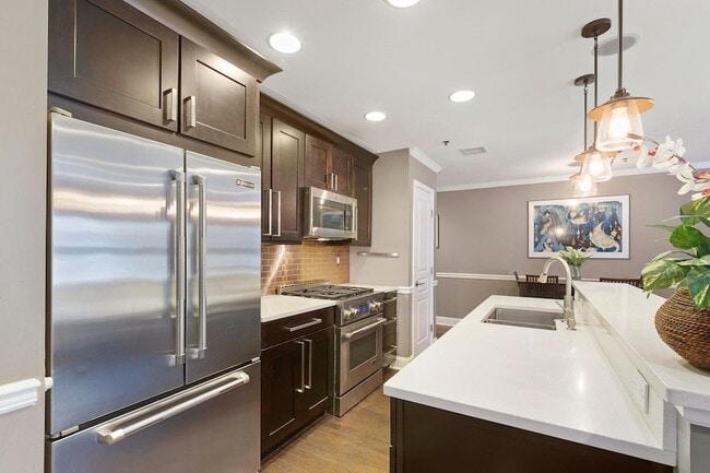 Building Photo - 1331 Grand St