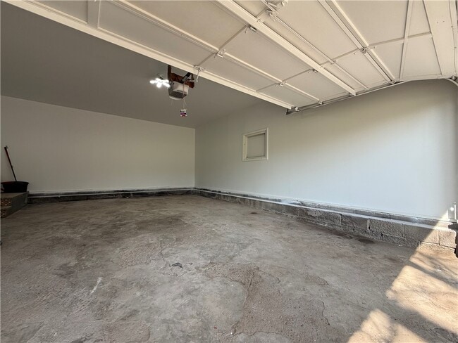 Building Photo - 1656 Jefferson Rd