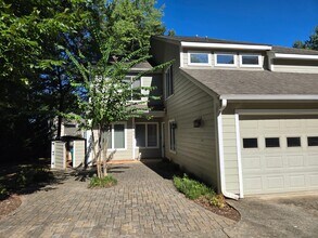 Building Photo - 7401 Mariner Cove Dr