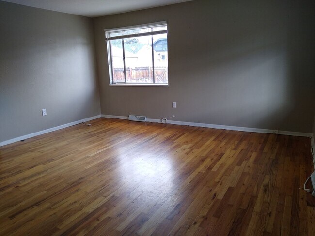 Building Photo - Osceola Duplex