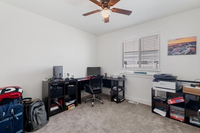 Building Photo - 1841 E Magnolia Cir