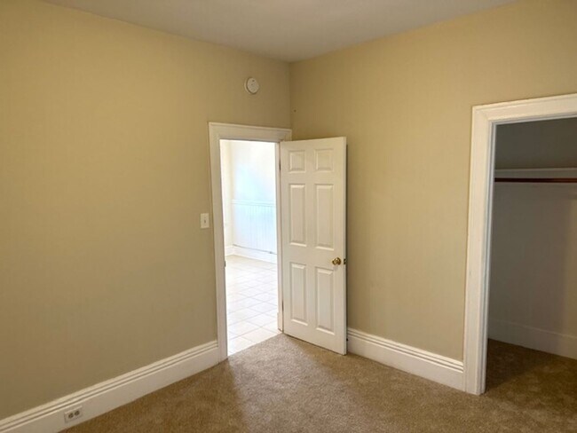 Building Photo - Allendale California 2 Bedroom Bungalow