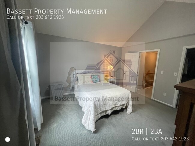 Building Photo - 40 Manorwood Dr