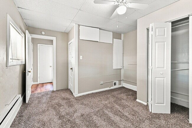 Building Photo - $2,845.95, 3 bed, 1 bath, located in Denver with New Appliances