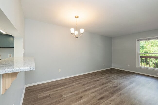 Building Photo - 3 Bedroom Townhouse Near Downtown Durham