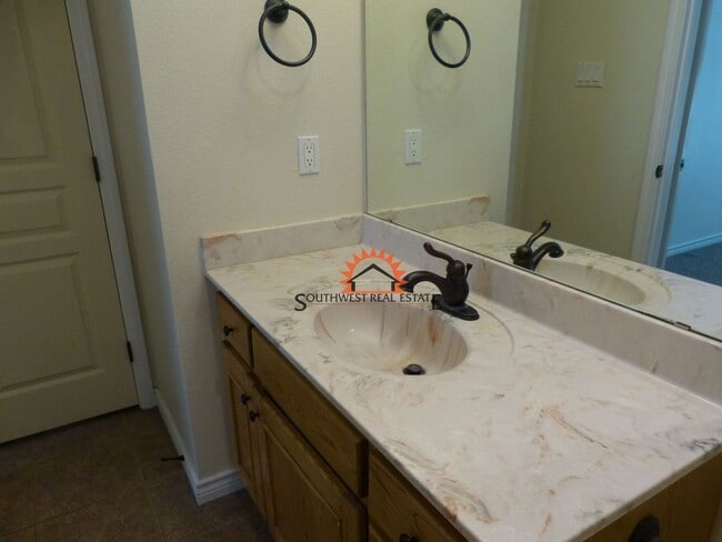 Building Photo - Stunning 4 bedroom 3 bath brick home with 5 car garage!