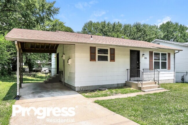 Building Photo - 251 Flora Dr