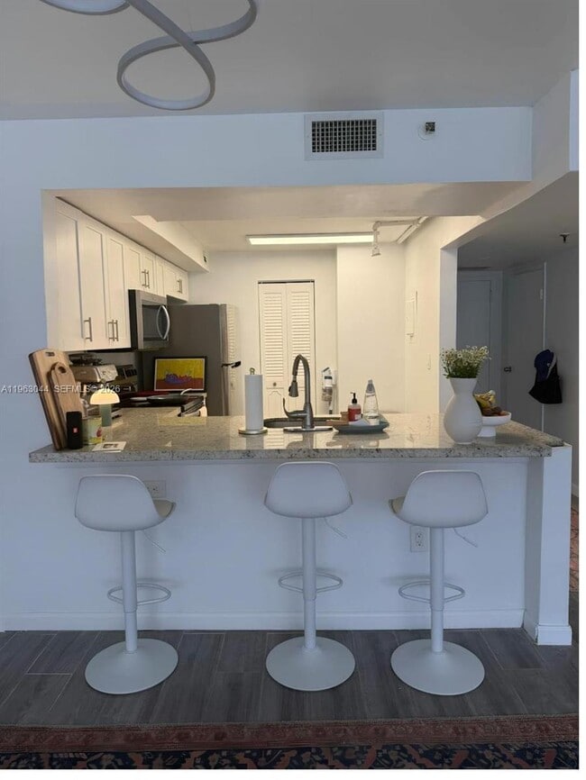 Building Photo - 555 NE 15th St