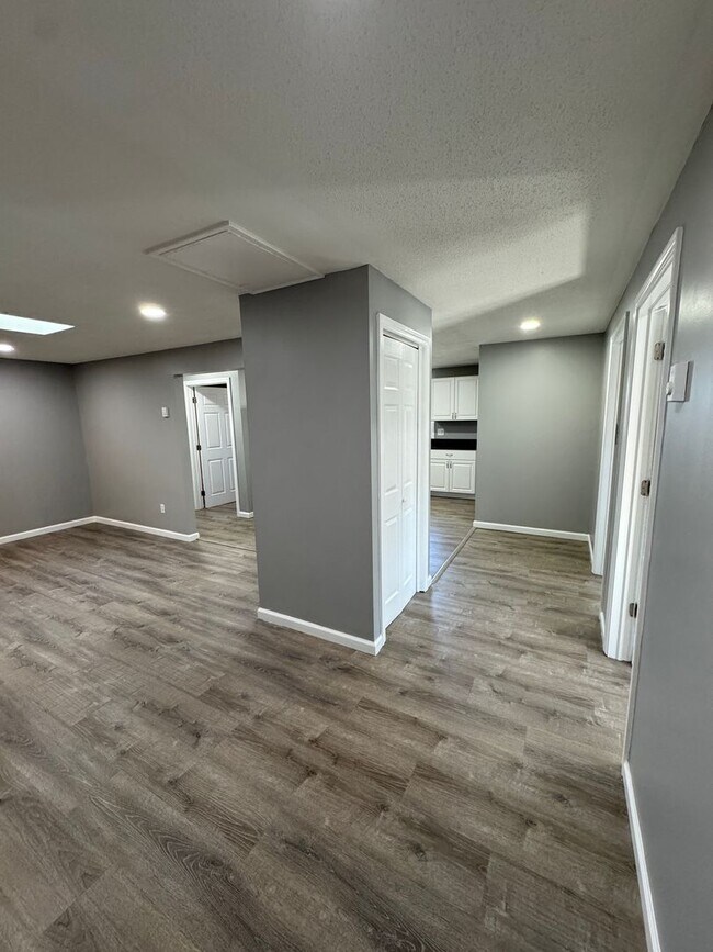 Building Photo - 1036 Chicopee St