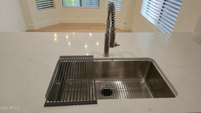 Building Photo - 9616 E Sheena Dr