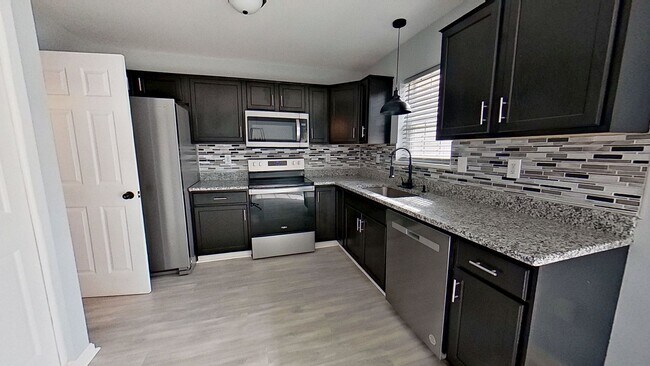 Building Photo - 450 Fisher Dr