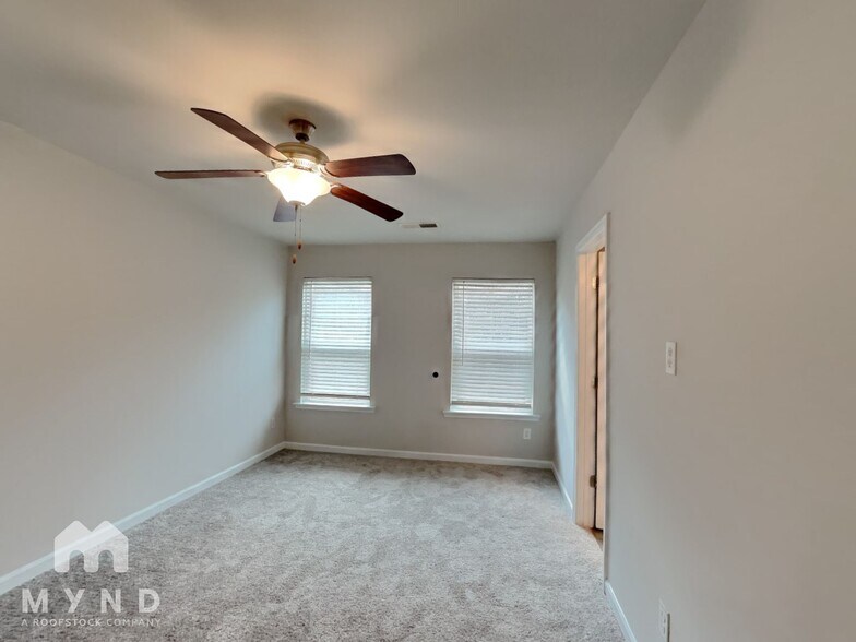 Building Photo - 5097 Lower Elm St