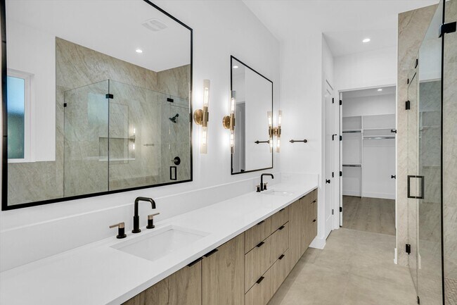 Building Photo - 1711 Nomas St