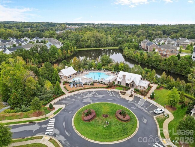 Building Photo - 5401 Meadowcroft Way