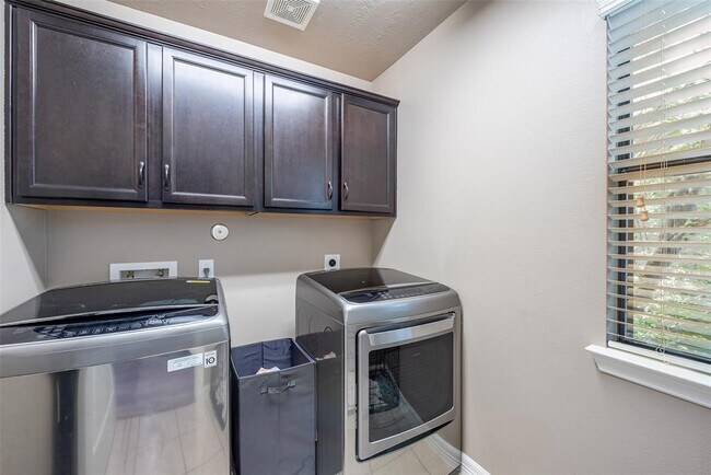 Building Photo - 25135 Andris Ln
