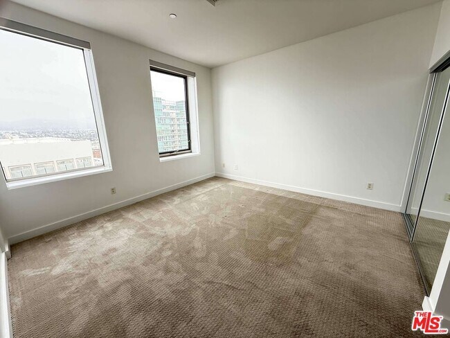 Building Photo - 3810 Wilshire Blvd