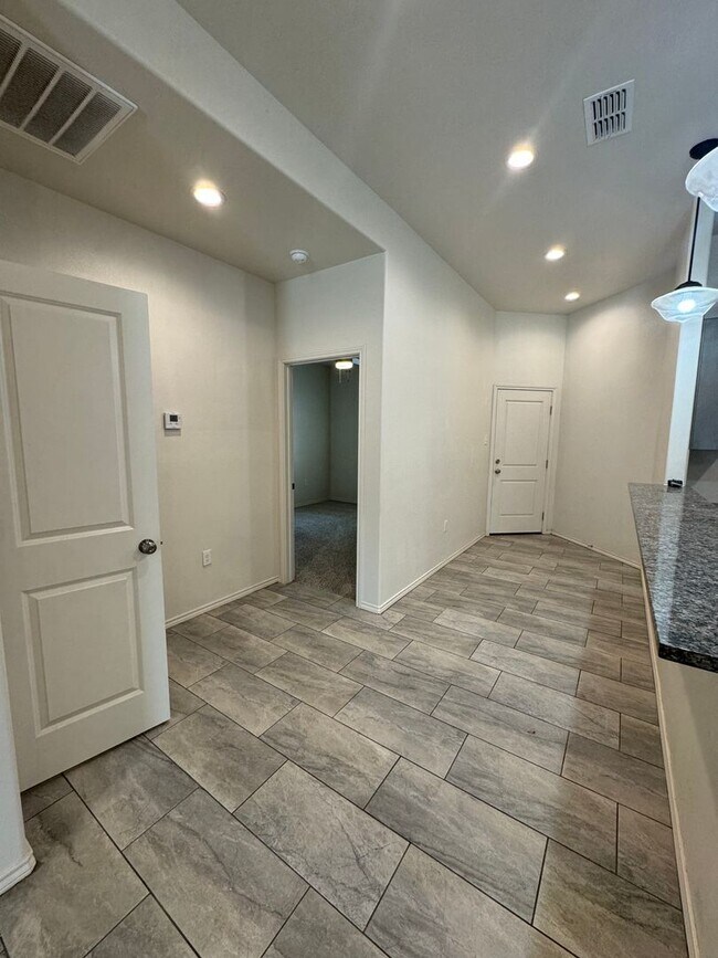 Building Photo - 2 Bed/2Bath Available JUNE in COOPER ISD!