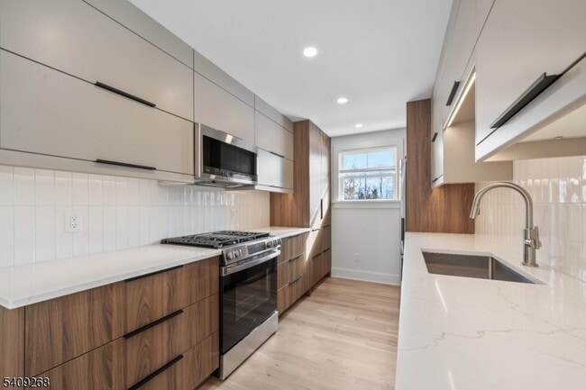 Building Photo - 96 Watchung Ave