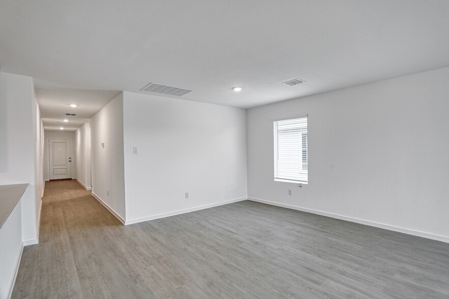 Building Photo - 803 Ginkgo Way