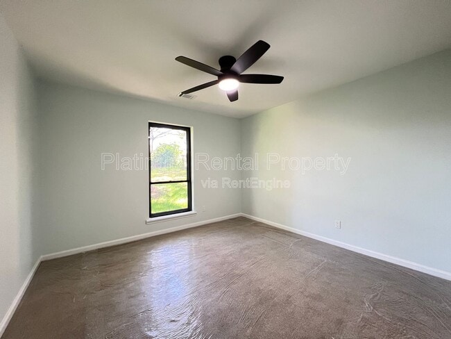 Building Photo - 1331 Buttercup Ct