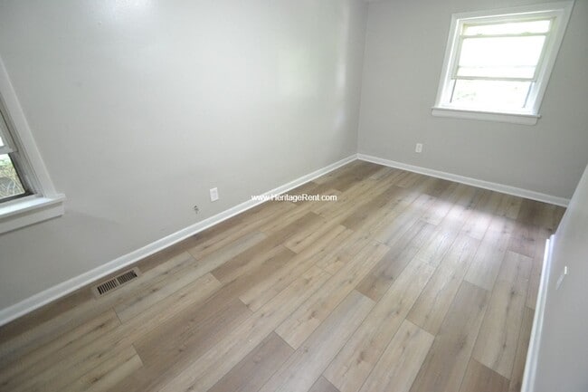 Building Photo - Great 3 bedroom college hill house