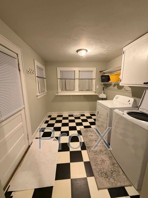 Building Photo - 3030 S Wall Ave