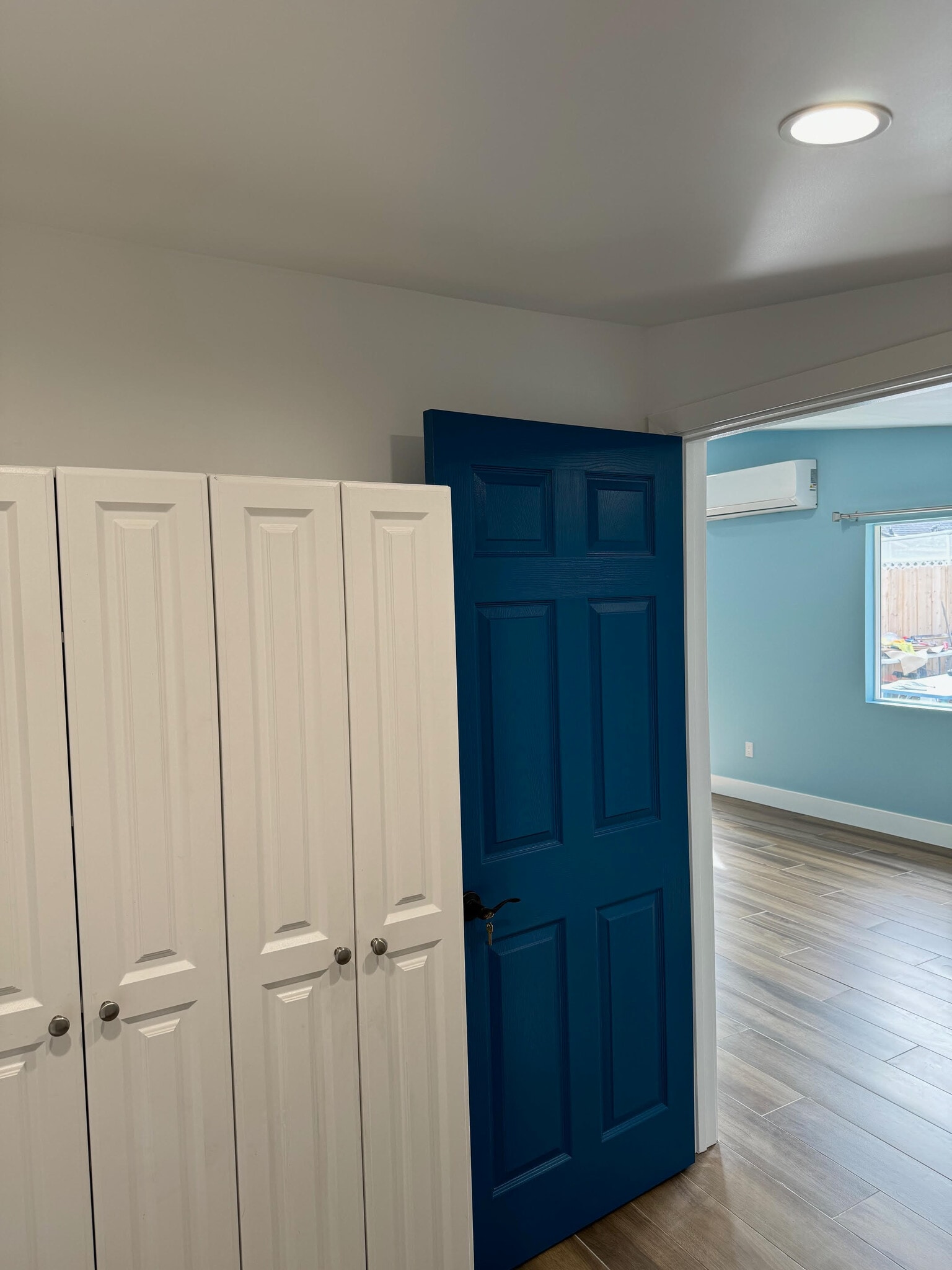 Building Photo - 6439 1/2 Graves Ave