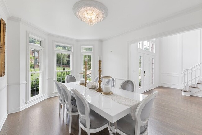 Building Photo - Luxury Furnished Home