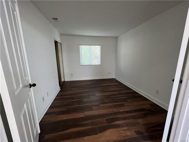 Building Photo - Beautifully Maintained Home