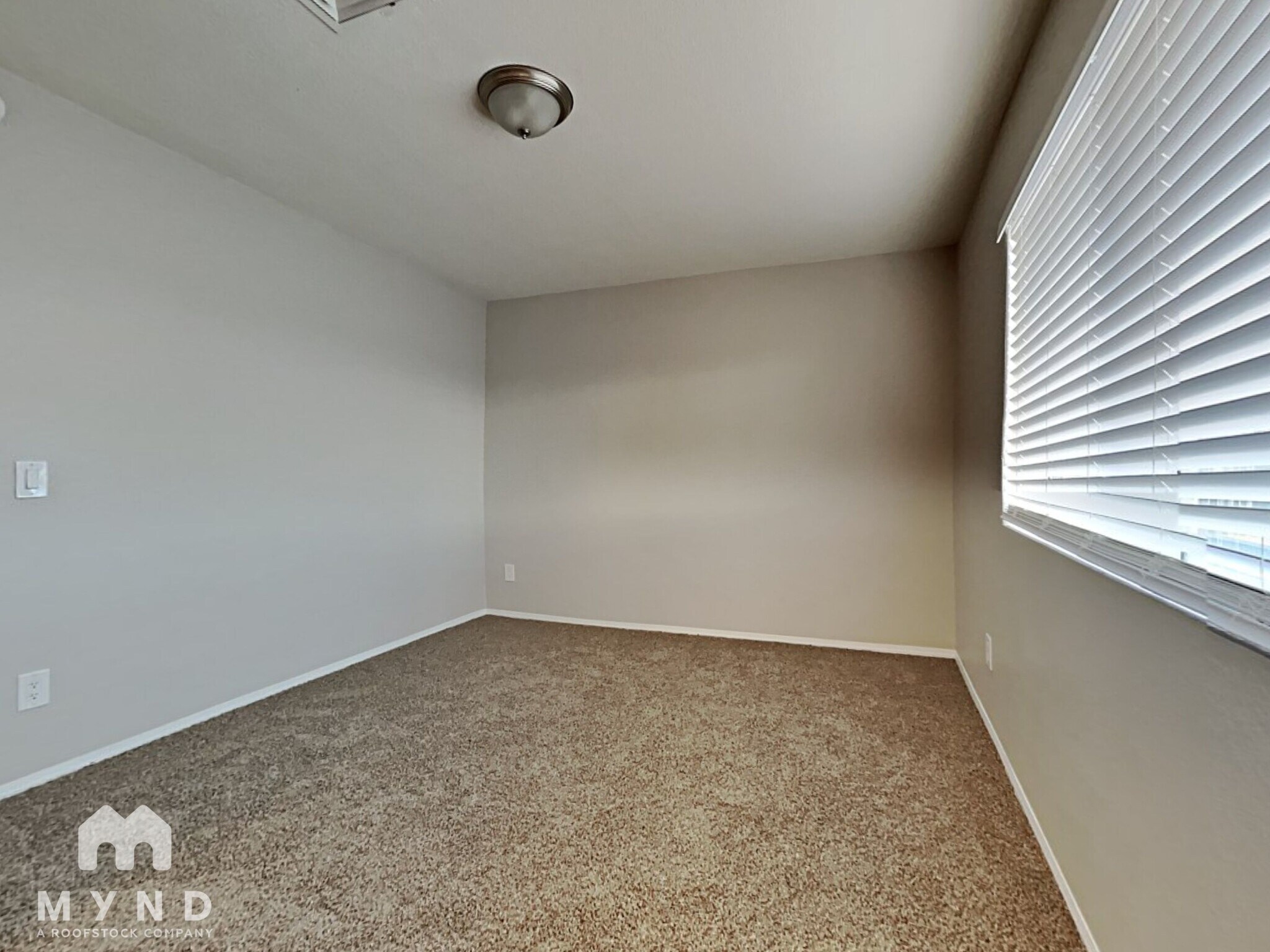 Building Photo - 413 W Renee Dr