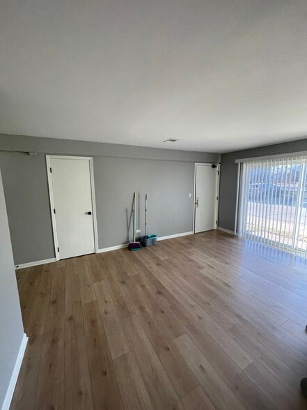 Building Photo - 1705 W Mansard Ln