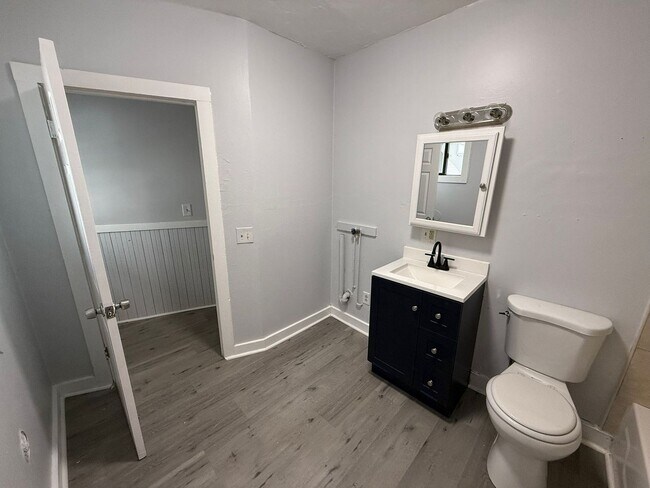 Building Photo - 82 Pine St