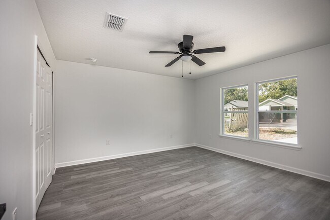 Building Photo - Spacious 4BR/2BA Home in Gainesville’s Heart
