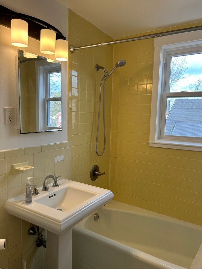 Building Photo - 69 Standish St