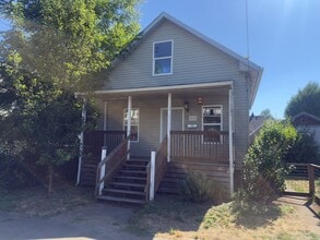 Building Photo - North Irvington Gem!