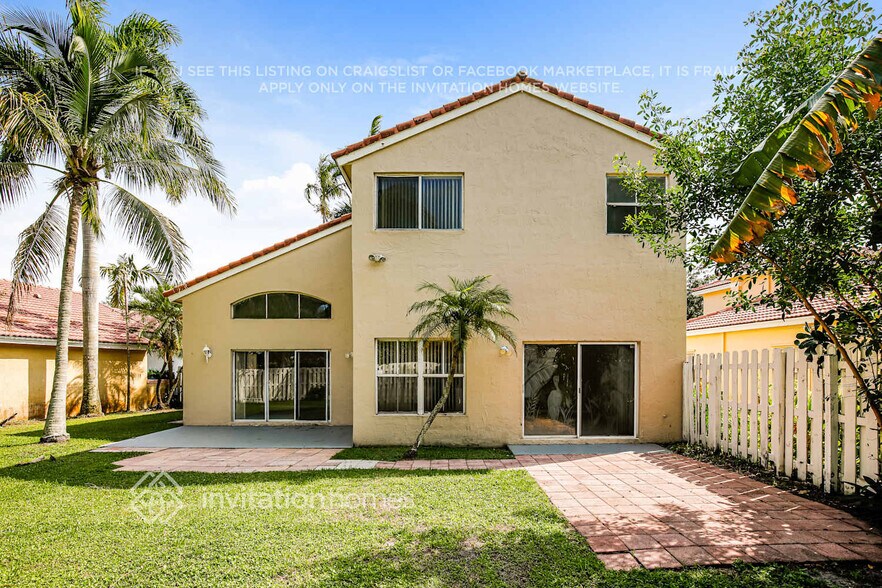 Building Photo - 4415 SW 153rd Ave