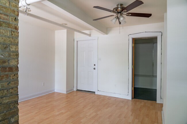 Building Photo - Ravenswood - 2 Bed / 1 Bath English Garden...
