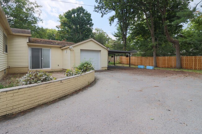 Building Photo - 5608 Indianola Ave