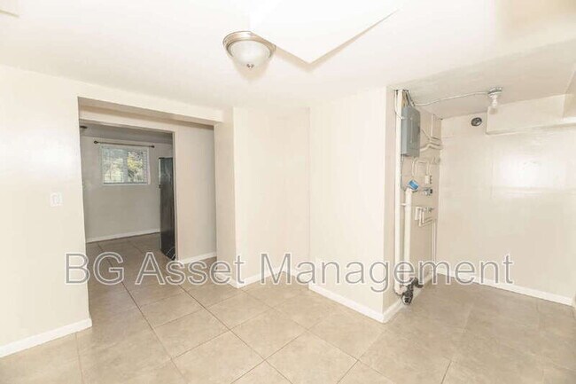 Building Photo - 1723 Bayo Vista Ave