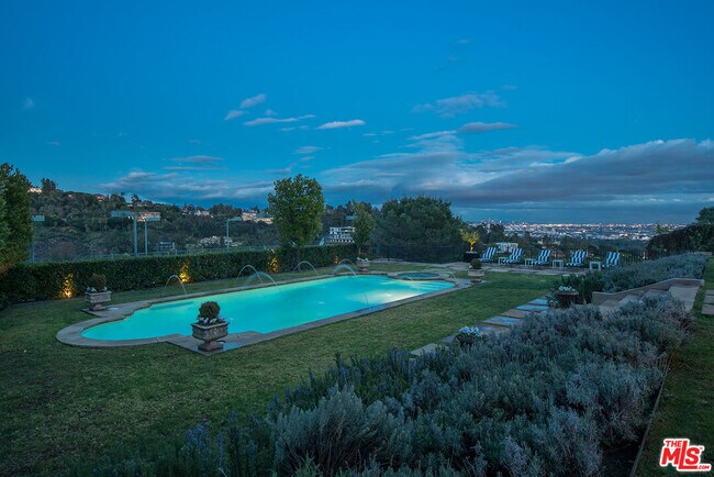 Building Photo - 980 Stradella Rd