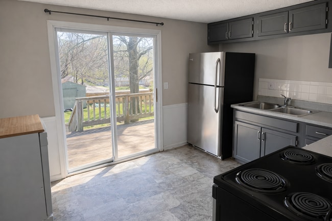 Building Photo - Super Cute Home