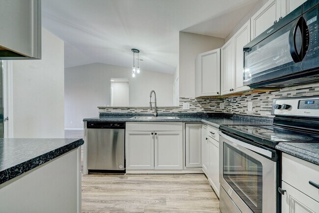 Building Photo - 10425 Aberdeen Dr